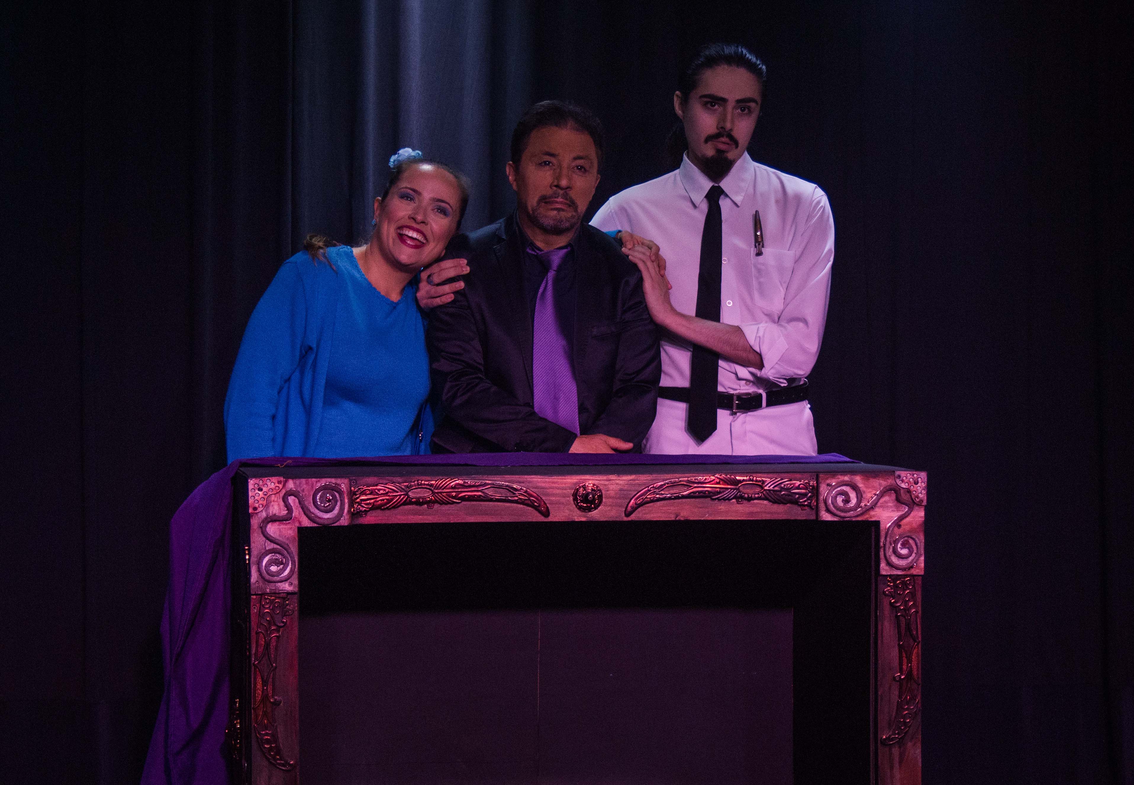 Um Tonto Numa Caixa - Foto Emerson Cassanelli 