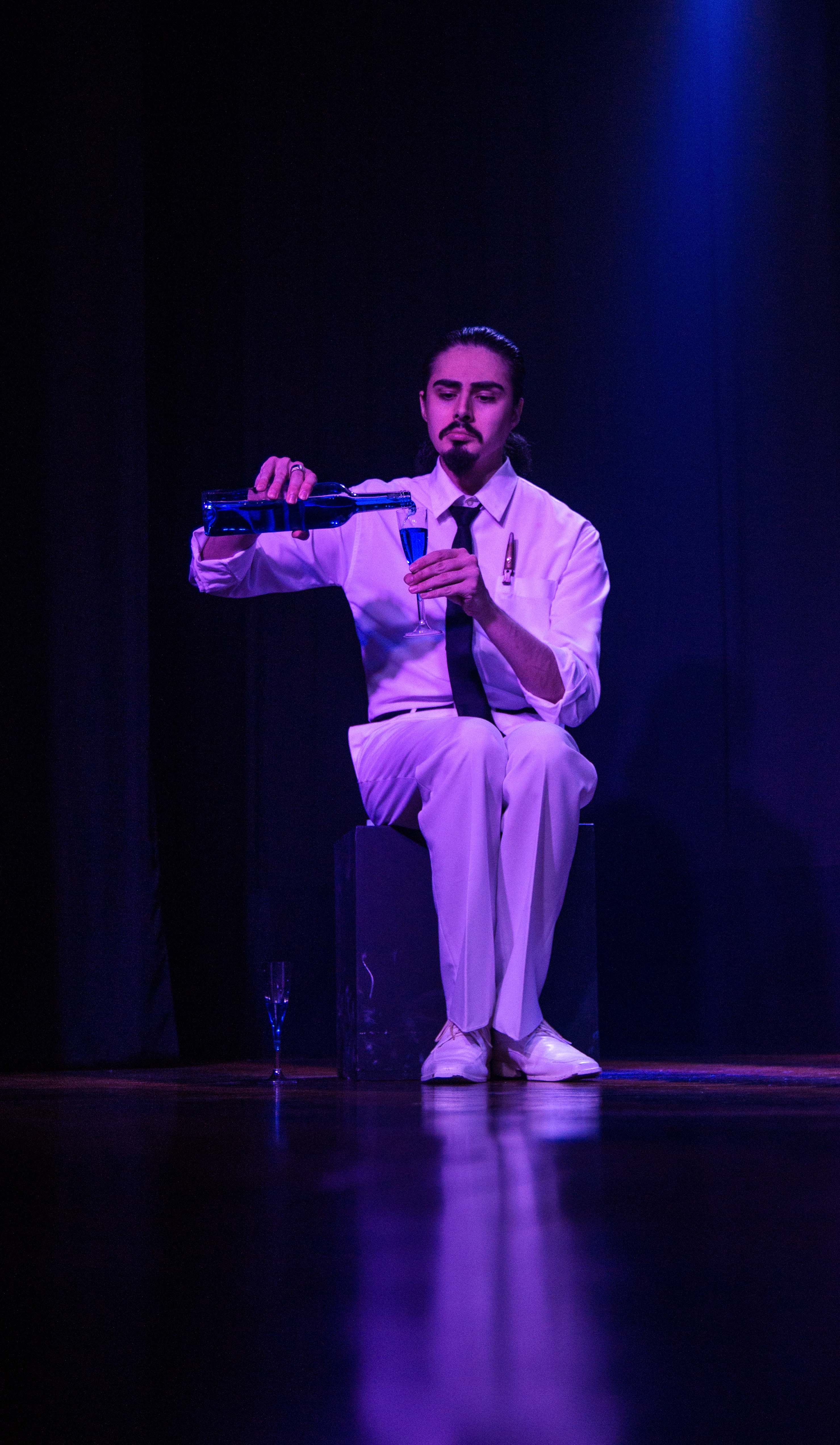 Um Tonto Numa Caixa - Foto Emerson Cassanelli 