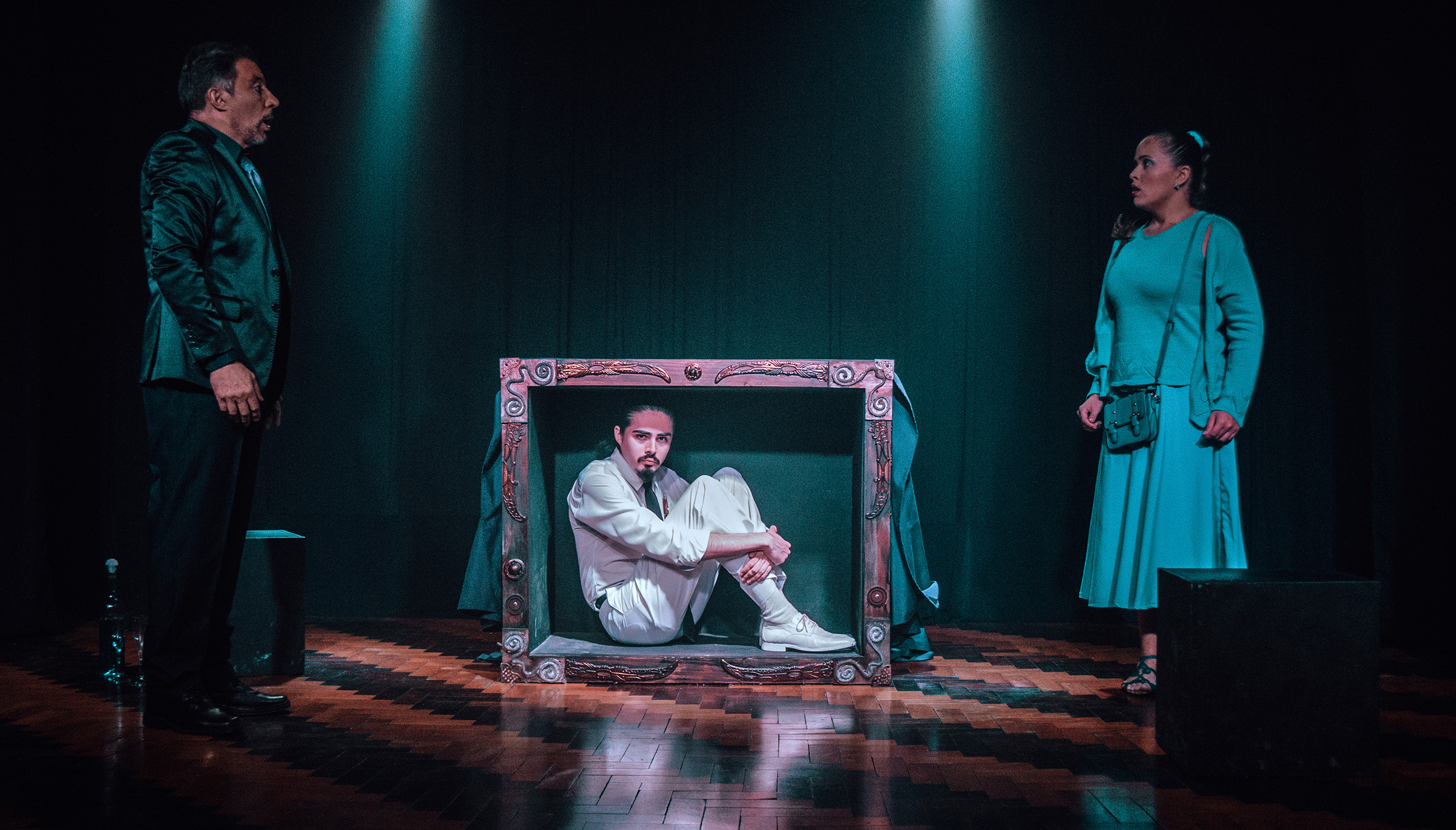 Um Tonto Numa Caixa - Foto Emerson Cassanelli 