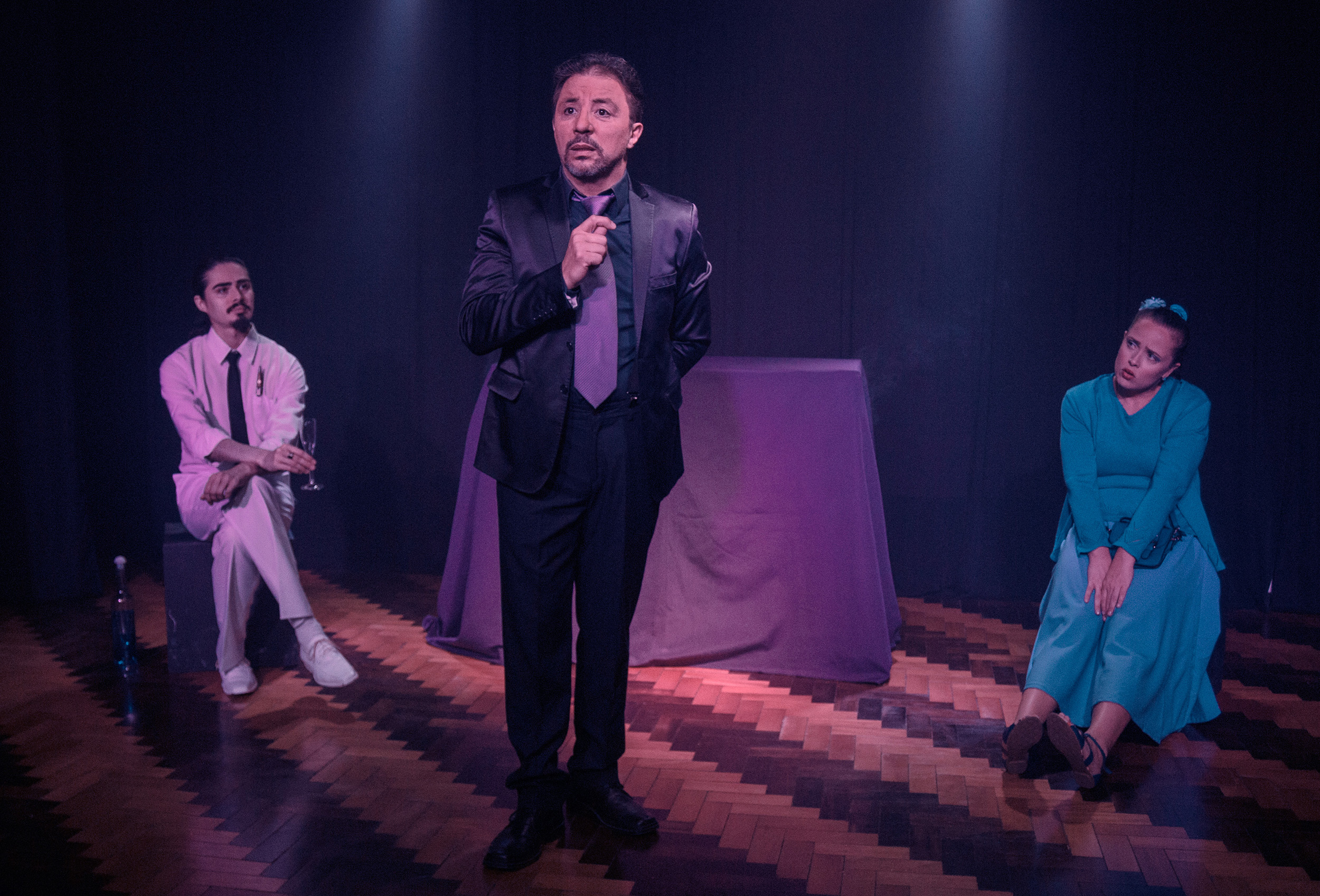 Um Tonto Numa Caixa - Foto Emerson Cassanelli 